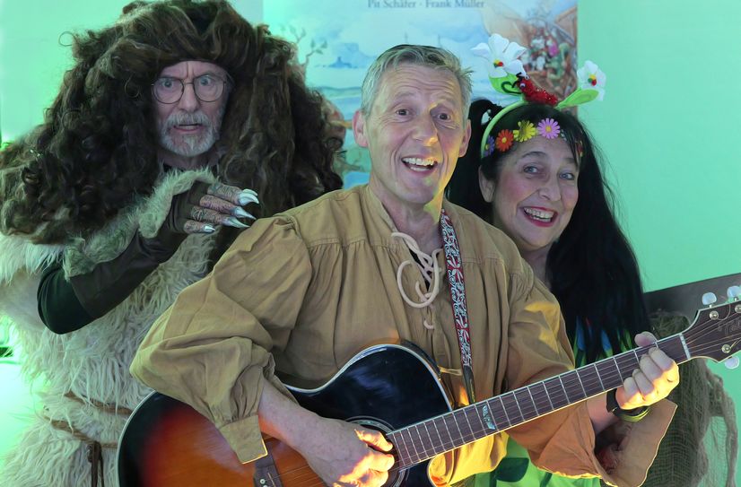 Erwecken die "Paulichen"-Figuren aus den erfolgreichen Abenteuerbüchern zum Leben (v.l.): Martin Gesthuisen, Hans-Peter (Pit) Schäfer und Sandra Karl.