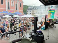 Buntes Treiben in der Prümer Innenstadt bei der Salvator Kirmes 2026.