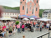 Buntes Treiben in der Prümer Innenstadt bei der Salvator Kirmes 2026.