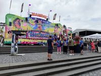 Buntes Treiben in der Prümer Innenstadt bei der Salvator Kirmes 2026.