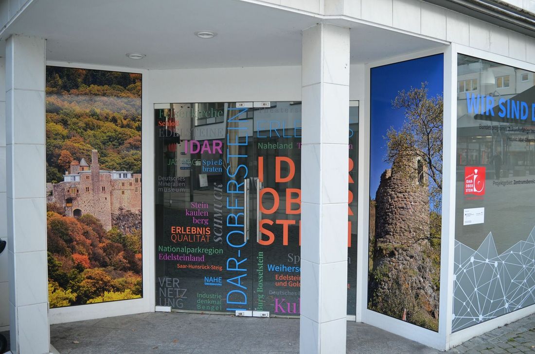 Ein Leerstand in der Fußgängerzone wurde beklebt.