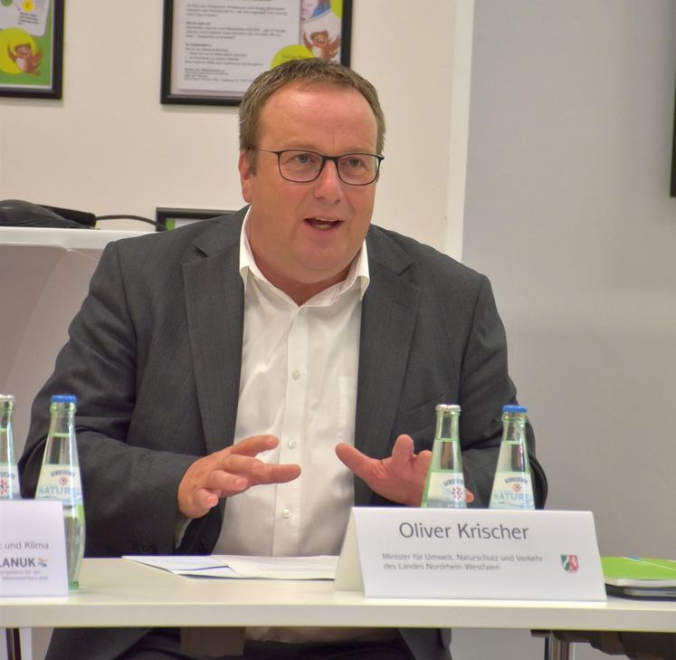 Der NRW-Umweltminister Oliver Krischer zeigte sich von der Entwicklung des Nationalparks Eifel sehr zufrieden.