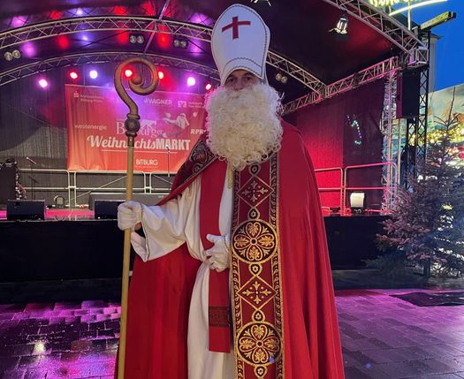 Auch in diesem Jahr zieht der Nikolaus am Samstag, 5. Dezember, mit seinen Helferinnen und Helfern von Tür zu Tür.