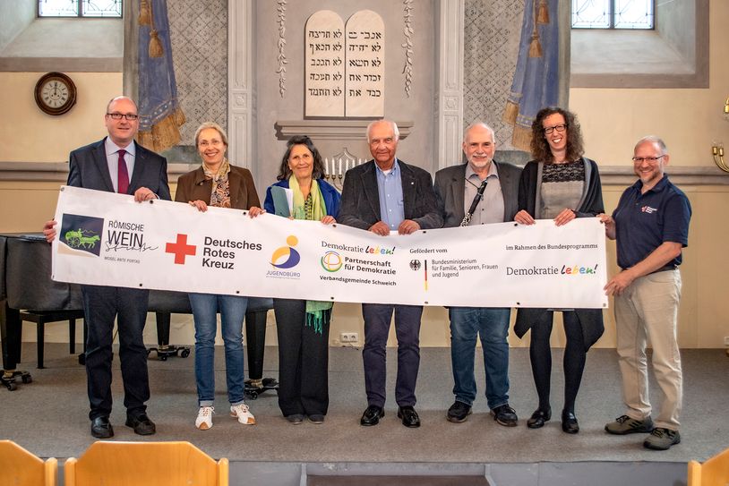 Ausstellungseröffnung ‚Jetzt wissen wir erst, wie schön die Heimat war‘ mit der AG Gedenken im Oktober 2023.