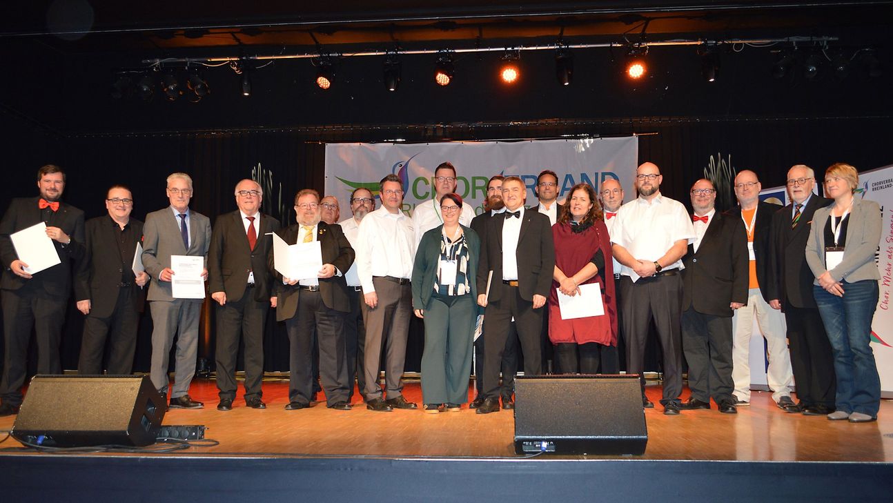 Das Ensemble Sine nomine überzeugte mit einem abwechslungsreichen Programm, das sowohl klangliche Präzision als auch musikalische Ausdruckskraft zeigte. Die Jury zeichnete die Leistung mit dem Silberdiplom und dem Prädikat »Konzertchor 2025 des Chorverbands Rheinland-Pfalz« aus.