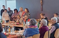 Alleine ist kaum jemand gern. Schon gar nicht am Weihnachtsfest. Daher lädt Alice Klein Alleinstehende, Geflüchtete, Wohnungssuchende, Einsame, aber auch Menschen, die einfach nur etwas Geselligkeit suchen, zum weihnachtlichen Fest ins Pfarrheim nach Imgenbroich ein.