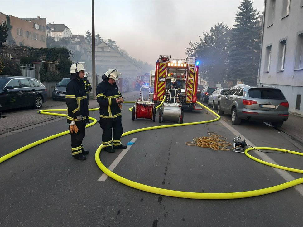 Was den Brand ausgelöst hat, steht noch nicht fest. Die Kriminalpolizei hat die Ermittlungen aufgenommen.