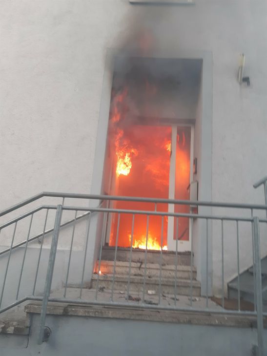 Was den Brand ausgelöst hat, steht noch nicht fest. Die Kriminalpolizei hat die Ermittlungen aufgenommen.