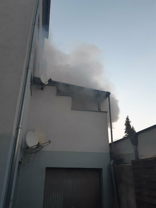 Was den Brand ausgelöst hat, steht noch nicht fest. Die Kriminalpolizei hat die Ermittlungen aufgenommen.