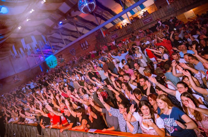 Auch 2024 können sich Wiesn-Freunde wieder auf hochkarätige Gaudi im Hunsrück freuen.