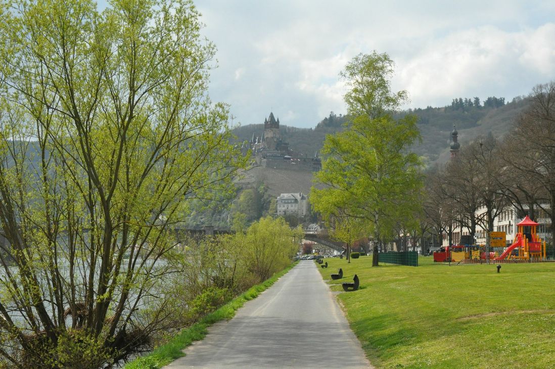 Hoch über Cochem thront das Wahrzeichen der Stadt: die Reichsburg.