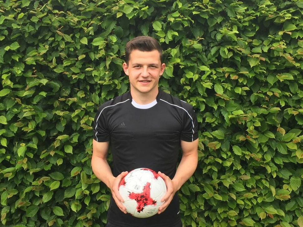 Marc Jäger pfeift in der anstehenden Saison die Spiele in der Regionalliga West, in der sich viele Traditionsclubs tummeln. Foto: Privat