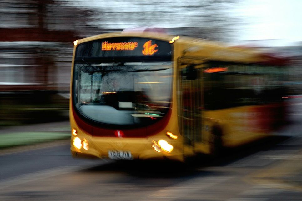 Zum Schutz der Busfahrerinnen und Busfahrer kann der Vordereinstieg der Busse nicht mehr genutzt werden.