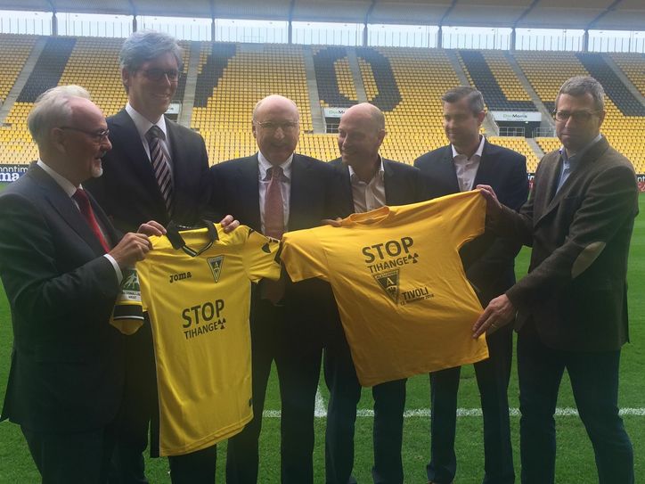 Mit diesem Trikot wird die Aachener Alemannia gegen den FC-Nachwuchs auflaufen. Der Erlös geht an die grenzüberschreitende Initiative »Stop Tihange«.