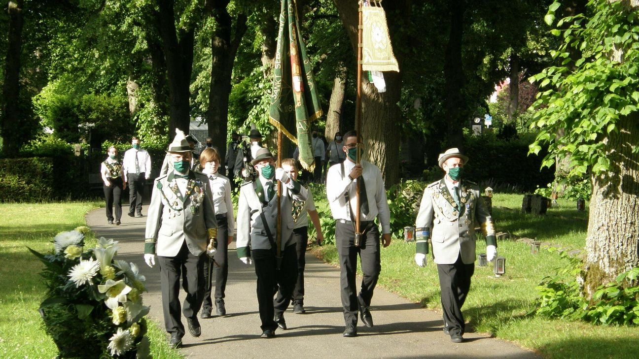 Die Schützen gedachten ihrer Verstorbenen. Fotos: Schützen Mayen