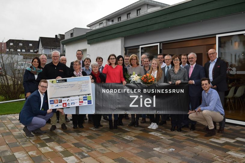 Über 720 Sportler, zahlreiche Sponsoren und das große, organisatorische Engagement der Familie Kaulard haben es möglich gemacht, dass beim »Nordeifeler Businessrun« 12000 Euro für die Monschauer Tafel erlaufen wurden.