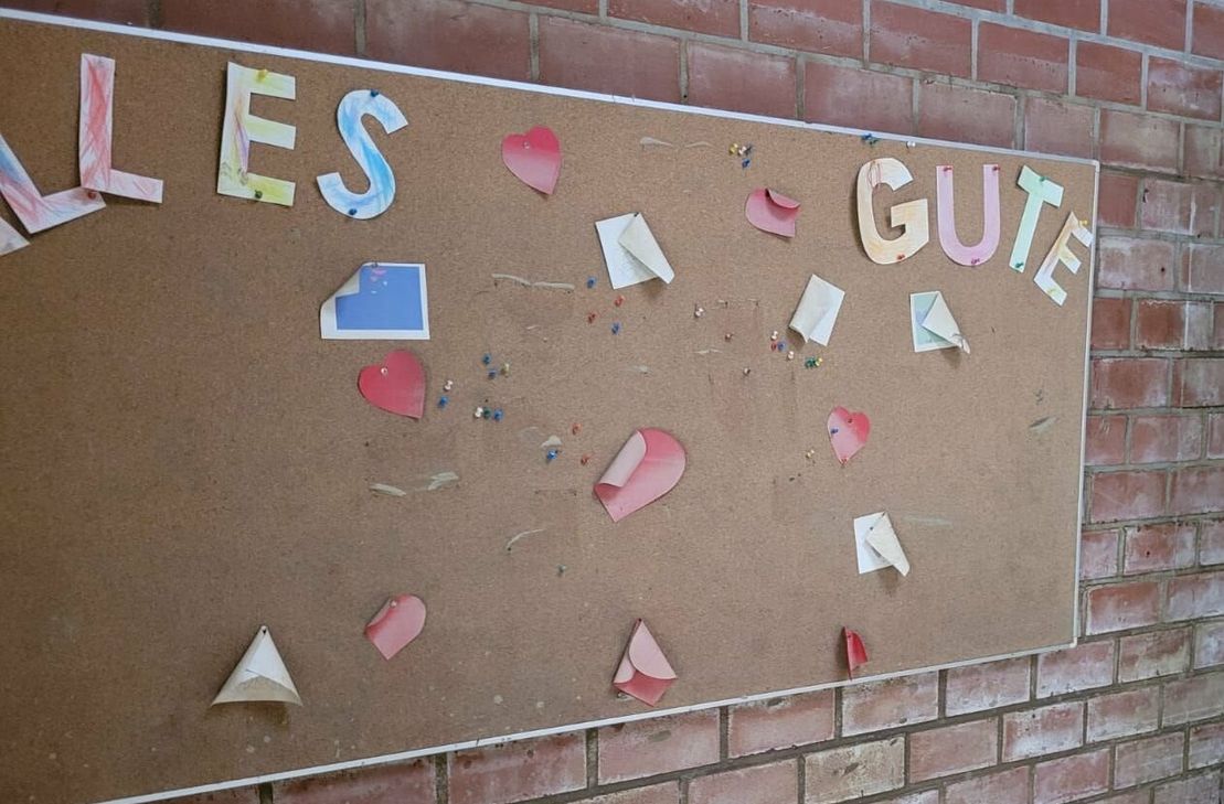 Zerstörte Schulen – wie hier an der Levanaschule in Bad Neuenahr-Ahrweiler, deren Zukunft noch nicht geklärt ist – sind eines der Probleme, die Kinder belasten.