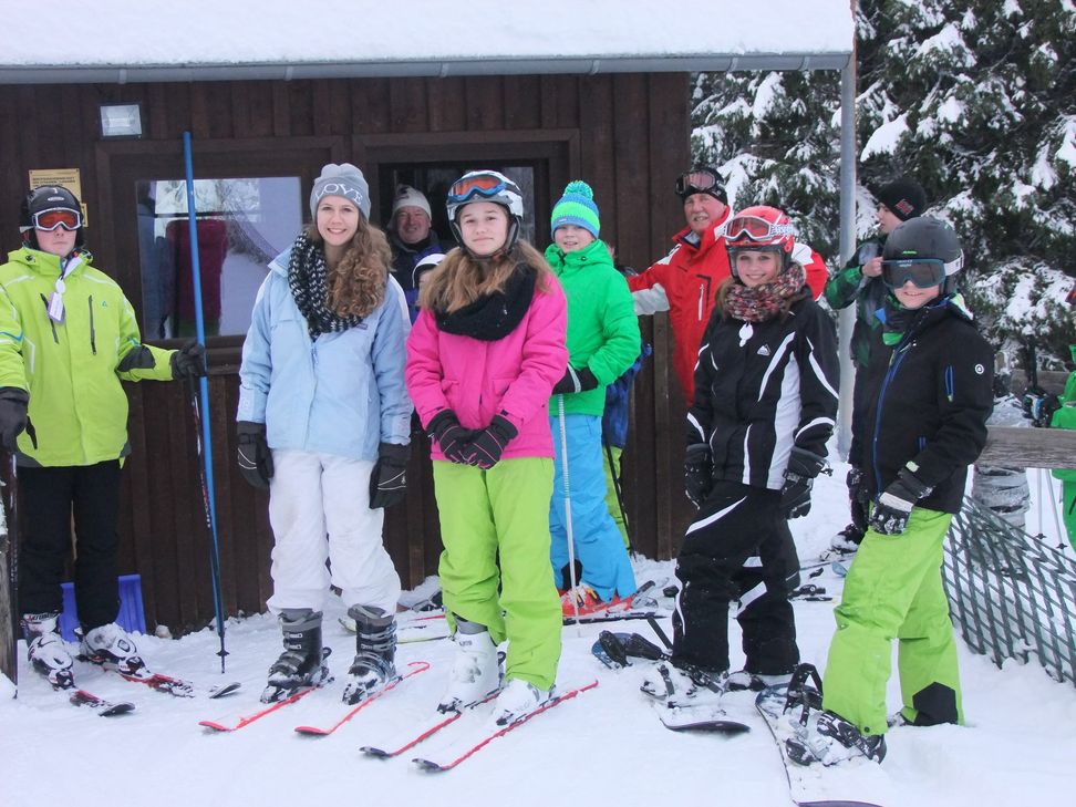 Die kleine und familienfreundliche Wintersportanlage am Dollberg ist vor allem bei Familien und Anfängern sehr beliebt. Archivfoto: Fischer