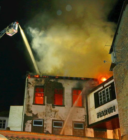 Verheerender Brand am Morgen in der Felkestadt. Foto: Schmitt