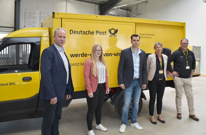 Bürgermeister Hermann-Josef Esser (v.li.),  Maike Himmighofen, Michael Merten, Ute Klinkhammer und Guido Stein bei der offiziellen Einweihung des neuen Standortes in Kall.