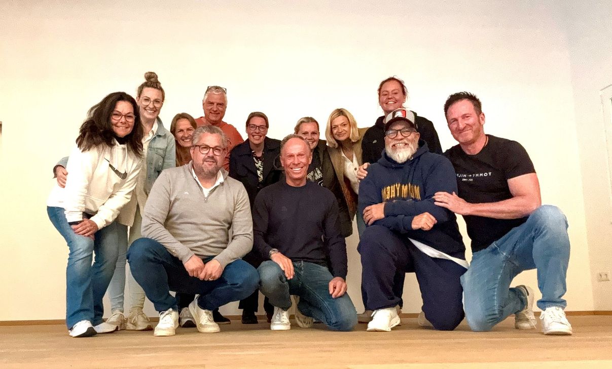 Ein Team von »Machern mit Herz« hat sich um Volker Zimmer (re.), den Gründer des Vereins »Lebensfreude schenken«, geschart, um vereinsamten Senioren kostenlose Erlebnisse zu ermöglichen.