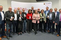 Kulturministerin Katharina Binz überreichte die Verdienstmedaillen während einer Feierstunde in Mainz an die Pro-Winzler.