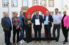 V.r.n.l.: Britt Lorenzen, Alexander Zimmer (Geschäftsbereichsleiter 4), Thomas Mayers (Büroleiter), Joachim Kandels (Bürgermeister), Melanie Enders (Geschäftsbereichsleiterin 2), Julia Becker (Gleichstellungsbeauftragte), Friedbert Mayer (Personalratsvorsitzender), Markus Pfeifer