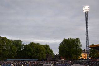 Flutlicht-Pokalabend in Engers: Eintracht Trier will den Einzug ins Halbfinale perfekt machen.