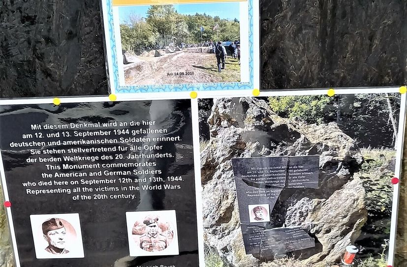 Auf einer Holztafel werden Einzelheiten des zerstörerischen Vandalismus geschildert und es ist ein QR-Code angebracht, womit man eine Spende an den HeuGeVe per PayPal leisten kann. Foto: Günther Sander