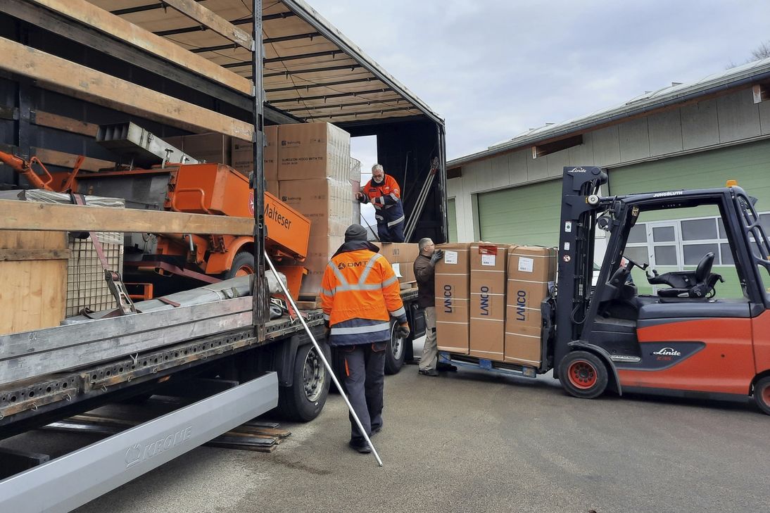 Hilfsgüter werden verladen