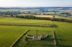 Der Hühnerberg bei Lommersdorf mit seinem herrlichem Panoramablick auf das obere Ahrtal ist am Sonntag, 2. Juni, Tagesgipfel.