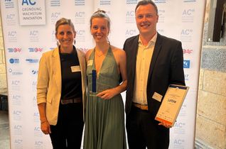 Monschaus Bürgermeisterin gratulierte dem Ehepaar Anne-Sophie und Jan Haveneth aus Mützenich, die mit ihrem Roetgener StartUp »Lottina« beim Gründerwettbewerb abgeräumt haben.