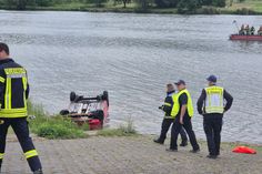 Am Freitagvormittag, 6. Juni, gegen 10 Uhr kam es auf der Mosel zwischen Schweich und Longen zu einem größeren Rettungseinsatz. Passanten hatten Hinweise für ein Fahrzeug im Wasser entdeckt, woraufhin Feuerwehr und Rettungskräfte alarmiert wurden.