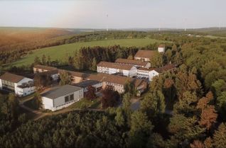 Die Franziskaner verlassen Vossenack - der Fortbestand des Franziskus-Gymnasiums steht dadurch jedoch keineswegs in Frage. Das Internat wird schon länger anderweitig genutzt und für das Kloster wird an einem Zukunftsmodell gearbeitet.
