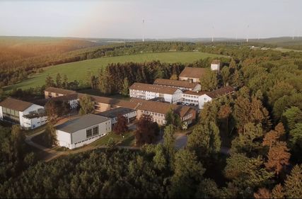 Die Franziskaner verlassen Vossenack - der Fortbestand des Franziskus-Gymnasiums steht dadurch jedoch keineswegs in Frage. Das Internat wird schon länger anderweitig genutzt und für das Kloster wird an einem Zukunftsmodell gearbeitet.