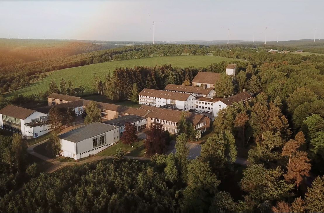 Die Franziskaner verlassen Vossenack - der Fortbestand des Franziskus-Gymnasiums steht dadurch jedoch keineswegs in Frage. Das Internat wird schon länger anderweitig genutzt und für das Kloster wird an einem Zukunftsmodell gearbeitet.