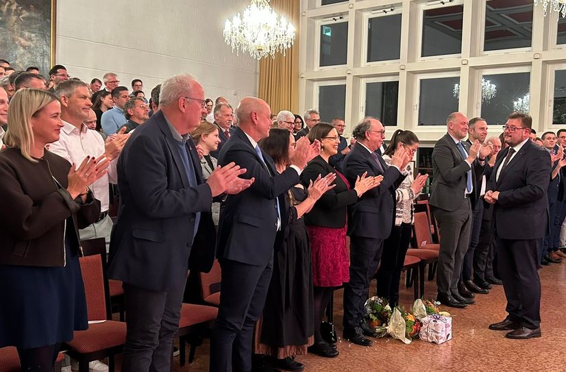 Applaus und stehende Ovationen der Gäste