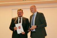 Übergabe der Ehrenmedaille des Eifelkreises durch Landrat Andreas Kruppert