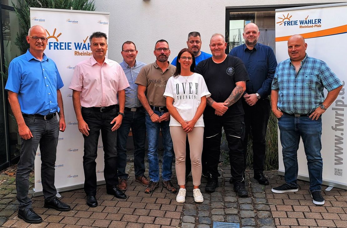 Die Freien Wähler haben nun auch eine Kreisvereinigung Rhein-Hunsrück-Kreis. Guido Hübinger (2.v.l.) ist der neue Vorsitzende.