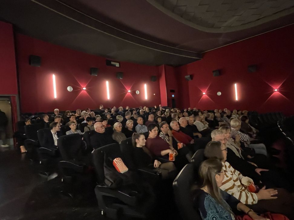 Der Kinosaal war gut gefüllt.