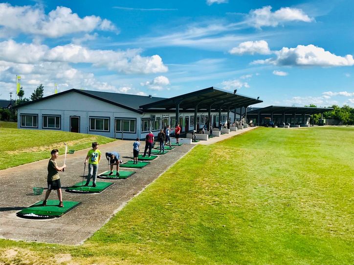 Auch auf der so genannten "Driving Range" wird "geschnuppert".