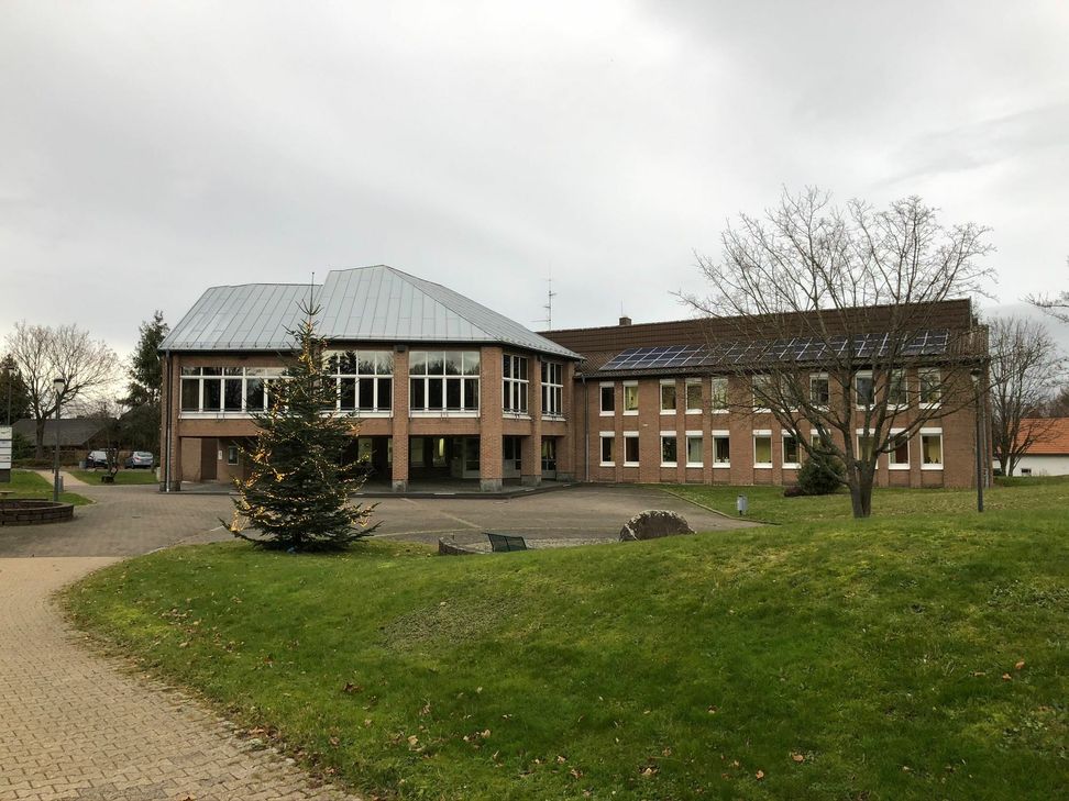 Nach Veränderungen im Gemeinderat haben die vier Oppositionsparteien aktuell einen Sitz mehr als die regierende CDU. Mit einem geeigneten Kandidaten wollen sie auch den Chefsessel im Hürtgenwalder Rathaus einnehmen. Foto: T. Förster