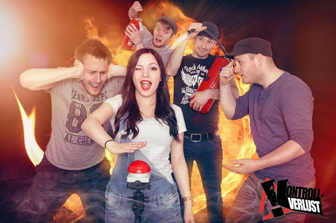 »Kontrollverlust« ist eine Coverband, die deutschlandweit sehr gefragt ist. Ob der Rhein in Flammen oder das Stadtfest in Oldenburg - die Band mit der Leadsängerin kommt mit ihren Songs aus mindestens drei Jahrzehnten Musikgeschichte prima an. Michelle Barth: »Das besondere an der Band ist vielleicht, dass wir nicht Standard abliefern, sondern  an jedem Song mit viel Liebe zum Detail feilen.« Das Repertoire reicht dabei von Bruno Mars über die Beatlesbis hin zu den Vengaboys. www.kontrollverlust-band.de