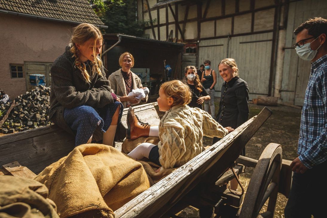 Jacqueline May führt bei »Nur ein Freitag« Regie und erarbeitet mit sehr viel Feingefühl die emotionalen Szenen mit den (Kinder-)Darstellern.