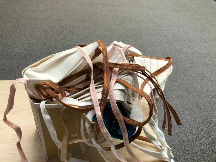 Baumwollmasken können von allen Eifeler Bürgern in den Rathäusern geordert werden. Foto: Fö