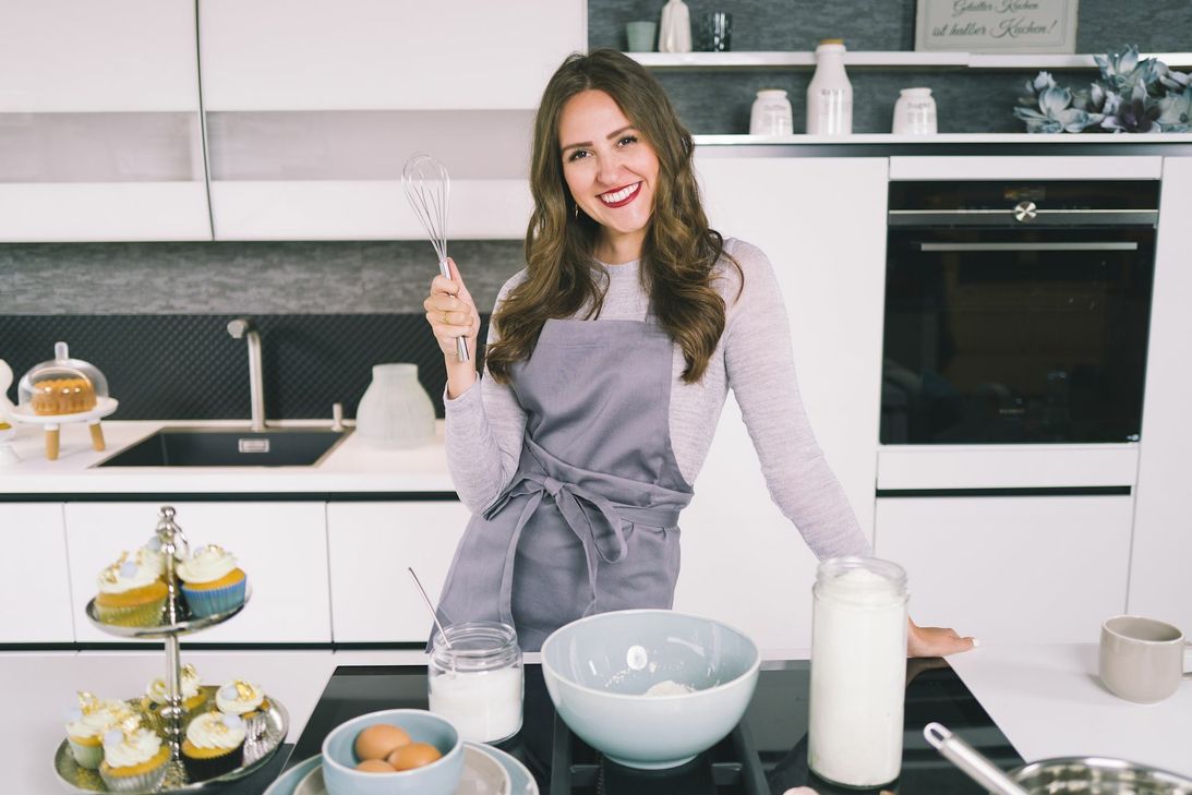 Backexpertin Lilly lädt zur Mitback-Aktion ein. Es gibt einen 100 Euro Gutschein zu gewinnen.