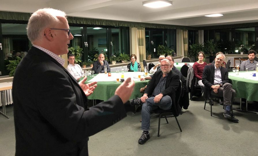 Kurt Klöser konnte beim ersten BEA-Treffen in Gemünd Unternehmer, Freiberufler und Entscheider aus den unterschiedlichsten Wirtschaftsbereichen begrüßen.  mn-Fotos