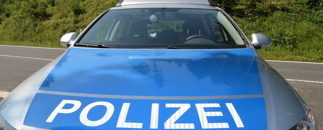 Auf der B 268 kollidierte eine Motoradfahrerin mit einem Pkw. Foto: Archiv