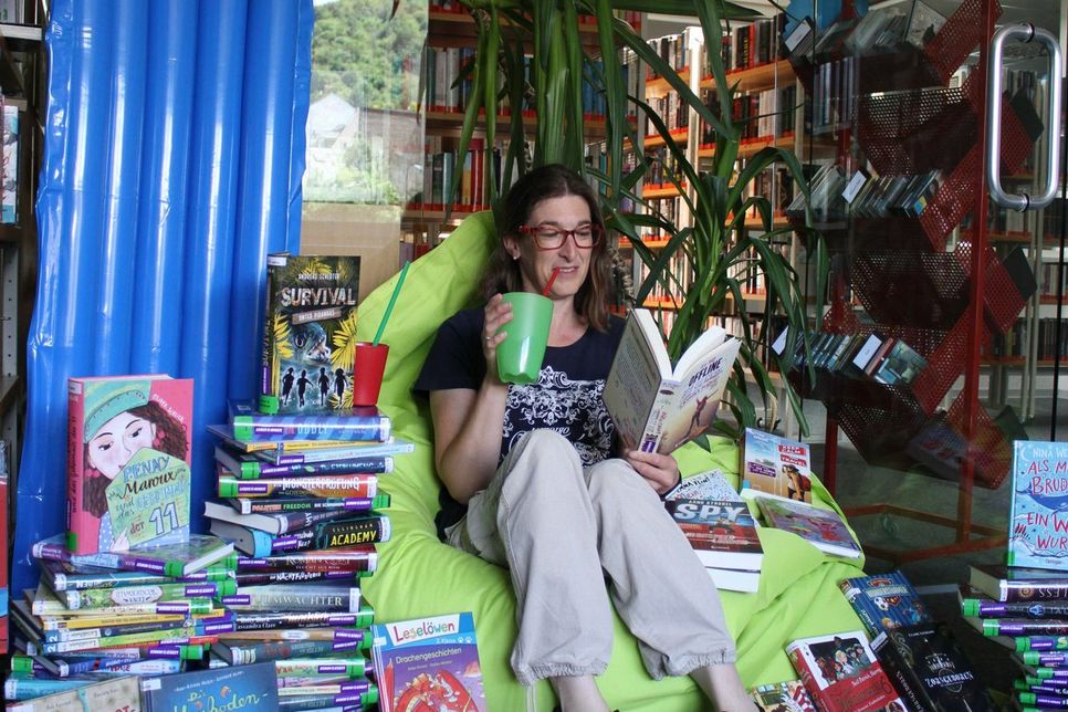 Sabine Kalkofen von der Stadtbücherei Boppard freut sich auf weitere Teilnehmer für den Lesesommer.
