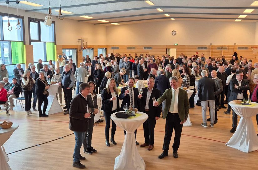 Volles Haus in der Bürgerhalle in Halsenbach.